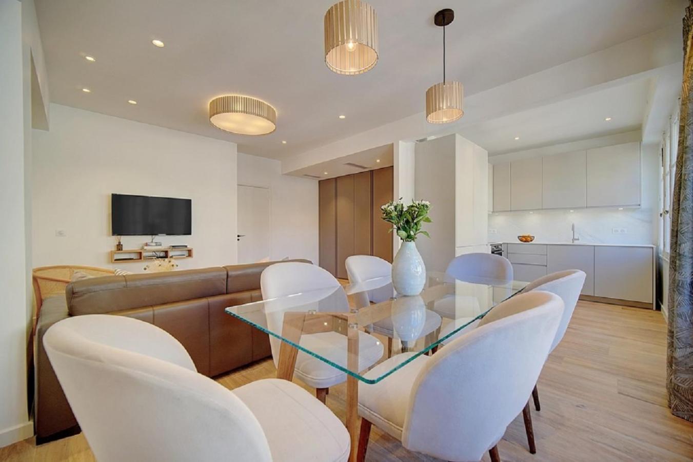 Magnifique 3 Pieces Renove Cannes Centre 'Banane' Avec Veranda ! A2B88 Exteriér fotografie