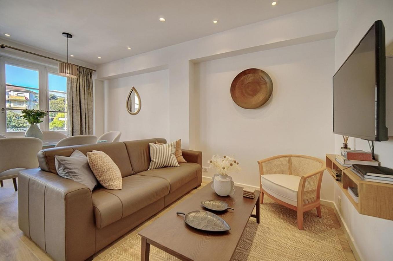 Magnifique 3 Pieces Renove Cannes Centre 'Banane' Avec Veranda ! A2B88 Exteriér fotografie