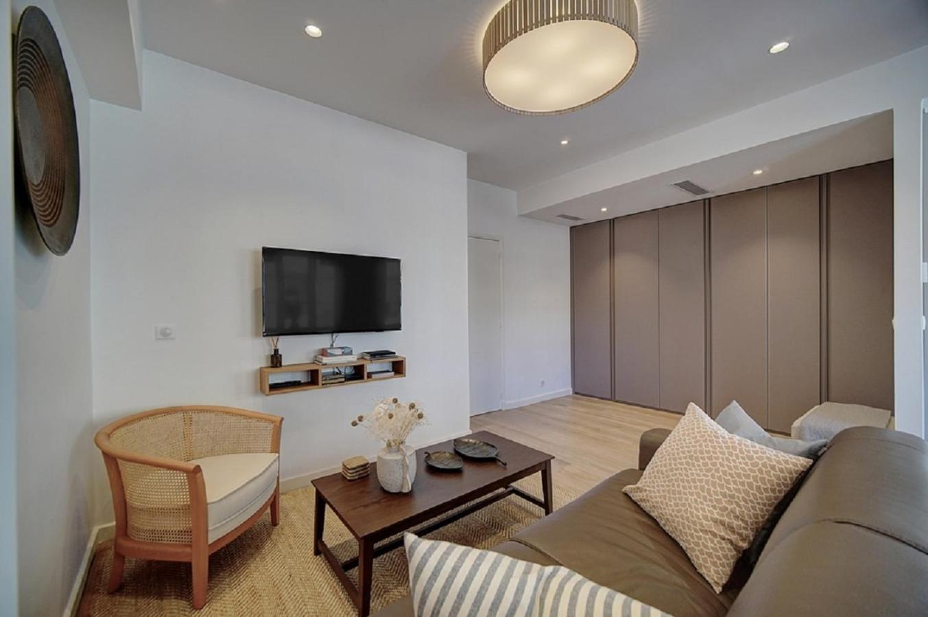 Magnifique 3 Pieces Renove Cannes Centre 'Banane' Avec Veranda ! A2B88 Exteriér fotografie