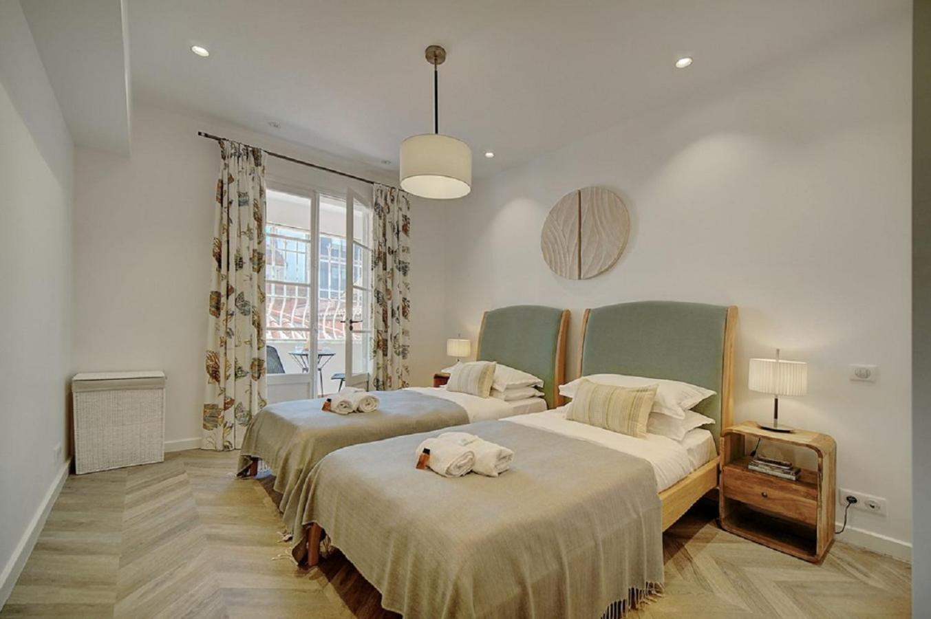 Magnifique 3 Pieces Renove Cannes Centre 'Banane' Avec Veranda ! A2B88 Exteriér fotografie