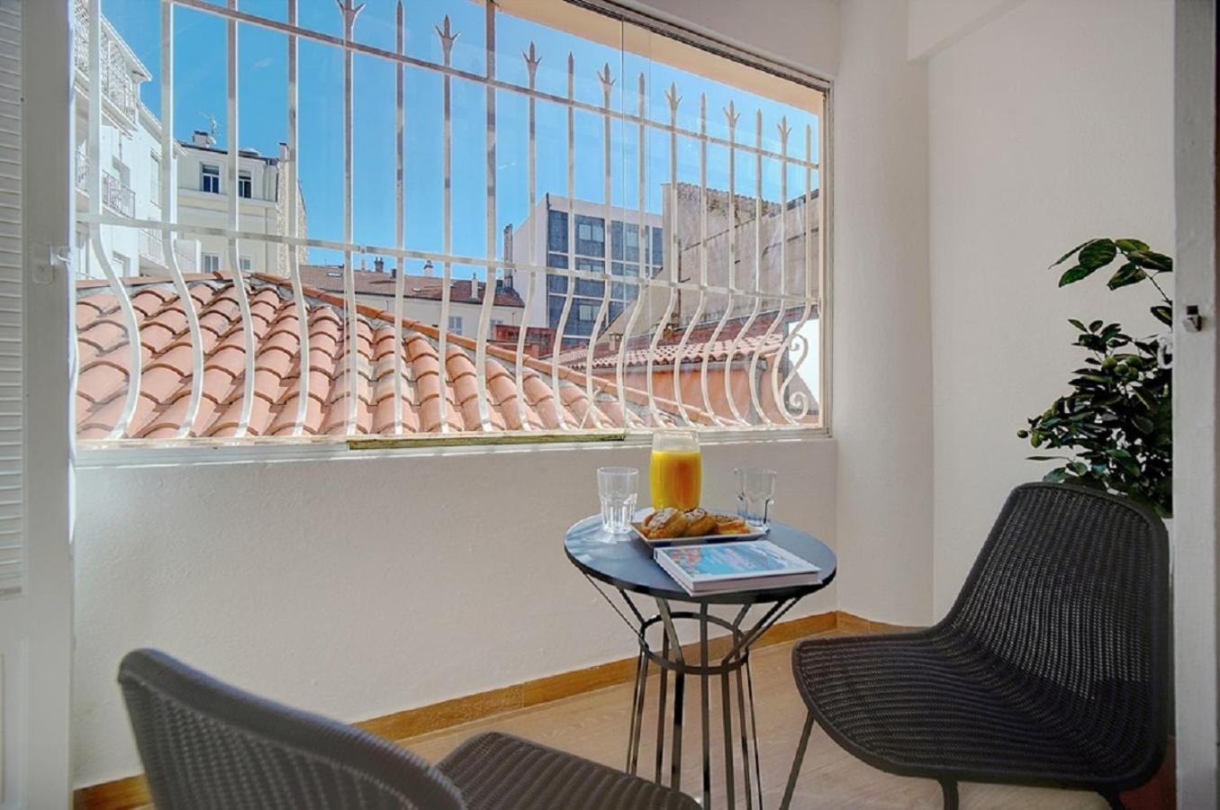 Magnifique 3 Pieces Renove Cannes Centre 'Banane' Avec Veranda ! A2B88 Exteriér fotografie