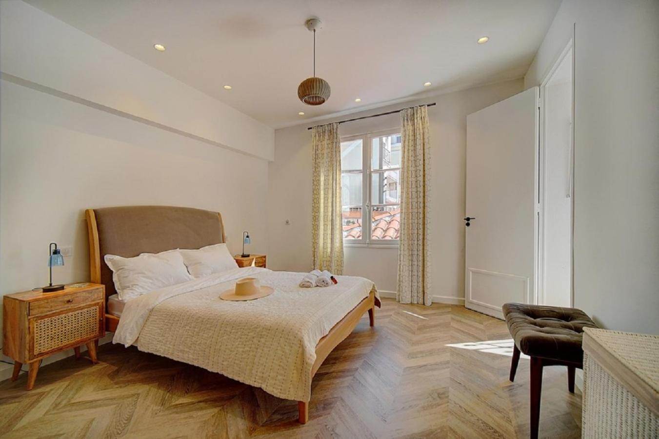 Magnifique 3 Pieces Renove Cannes Centre 'Banane' Avec Veranda ! A2B88 Exteriér fotografie