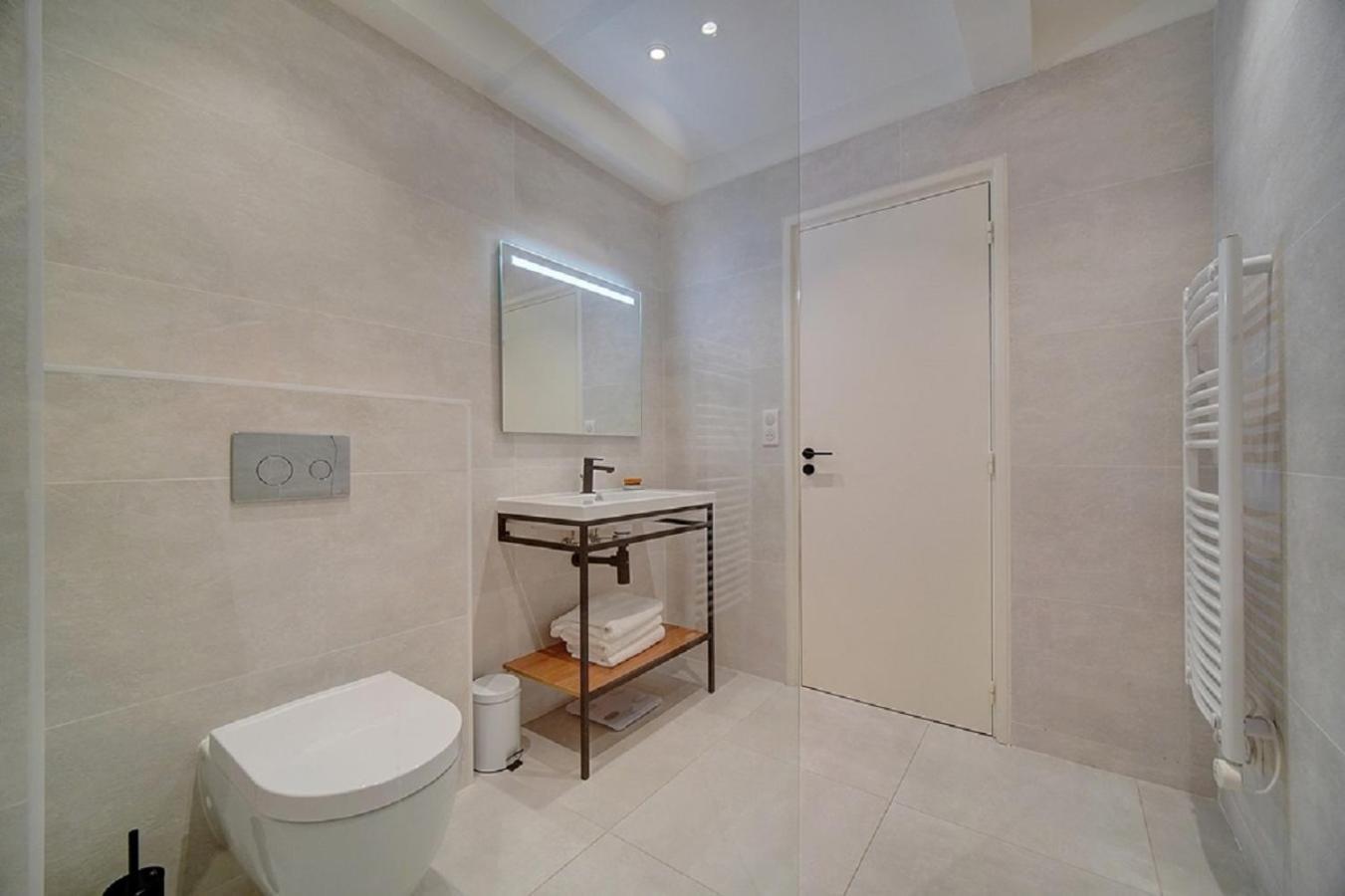 Magnifique 3 Pieces Renove Cannes Centre 'Banane' Avec Veranda ! A2B88 Exteriér fotografie